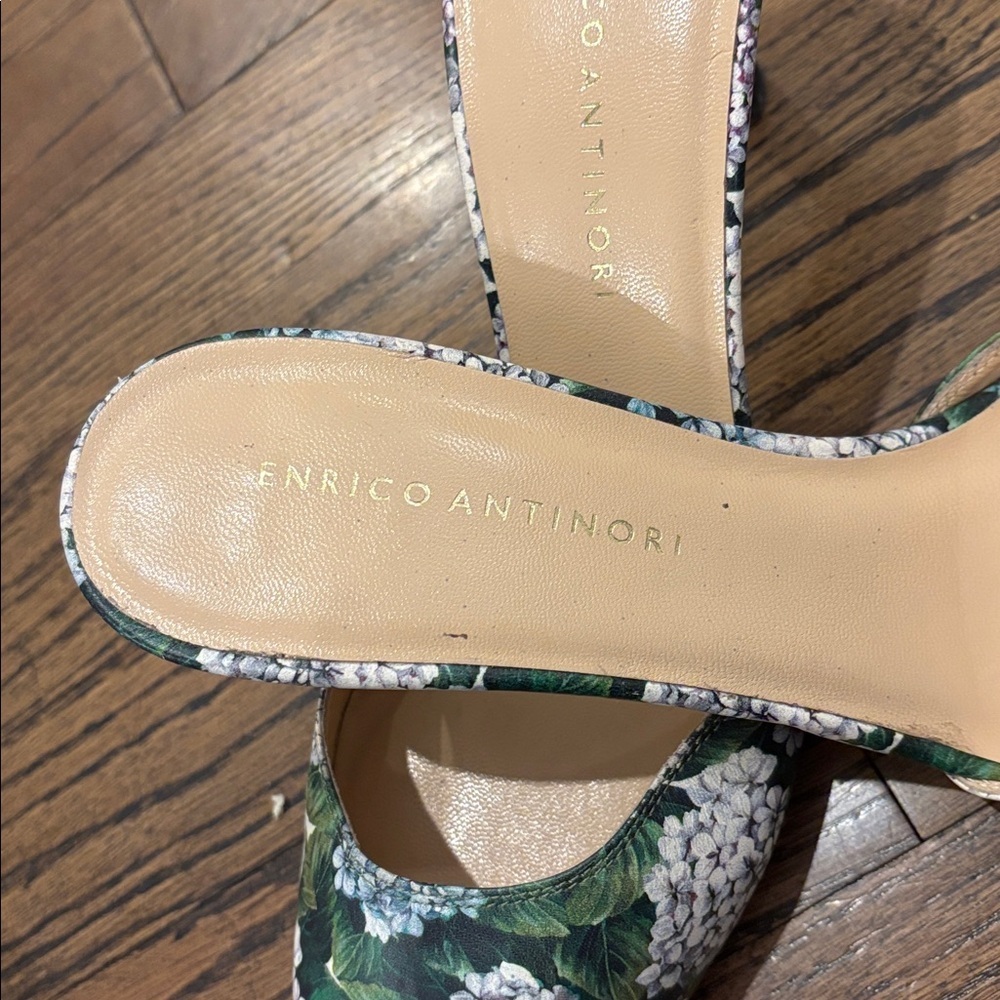 Elegant Floral Green and White Women's Heels - Picture 4 of 5